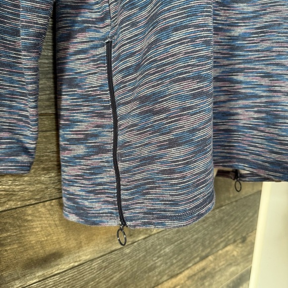 Talbots Women’s Pullover Blue Stripe Athletic Top Sweatshirt Long Size Medium - Picture 4 of 6